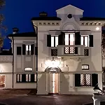 Relais Toti Beb Bed E Breakfast 3*
