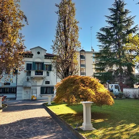 Relais Toti Beb Bed E Breakfast فندق مبيت وإفطار 3*
