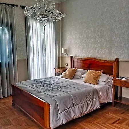 Relais Toti Beb Bed E Breakfast Alojamento de Acomodação e Pequeno-almoço 3*